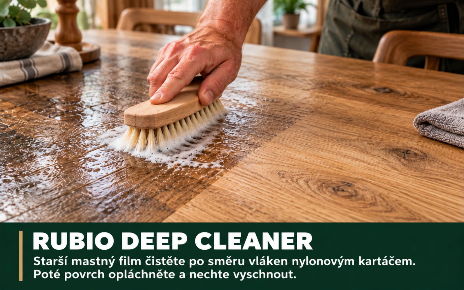 Hloubkové čištění staršího olejovaného dřeva před re-oilingem